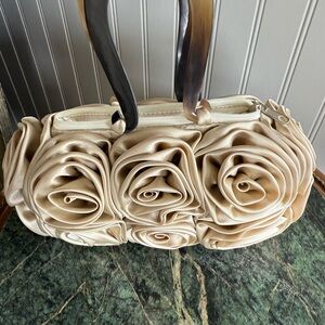 Elegant Cream Rose Design Handbag